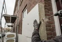 Gevelisolatie aangebracht op een verhuurpand